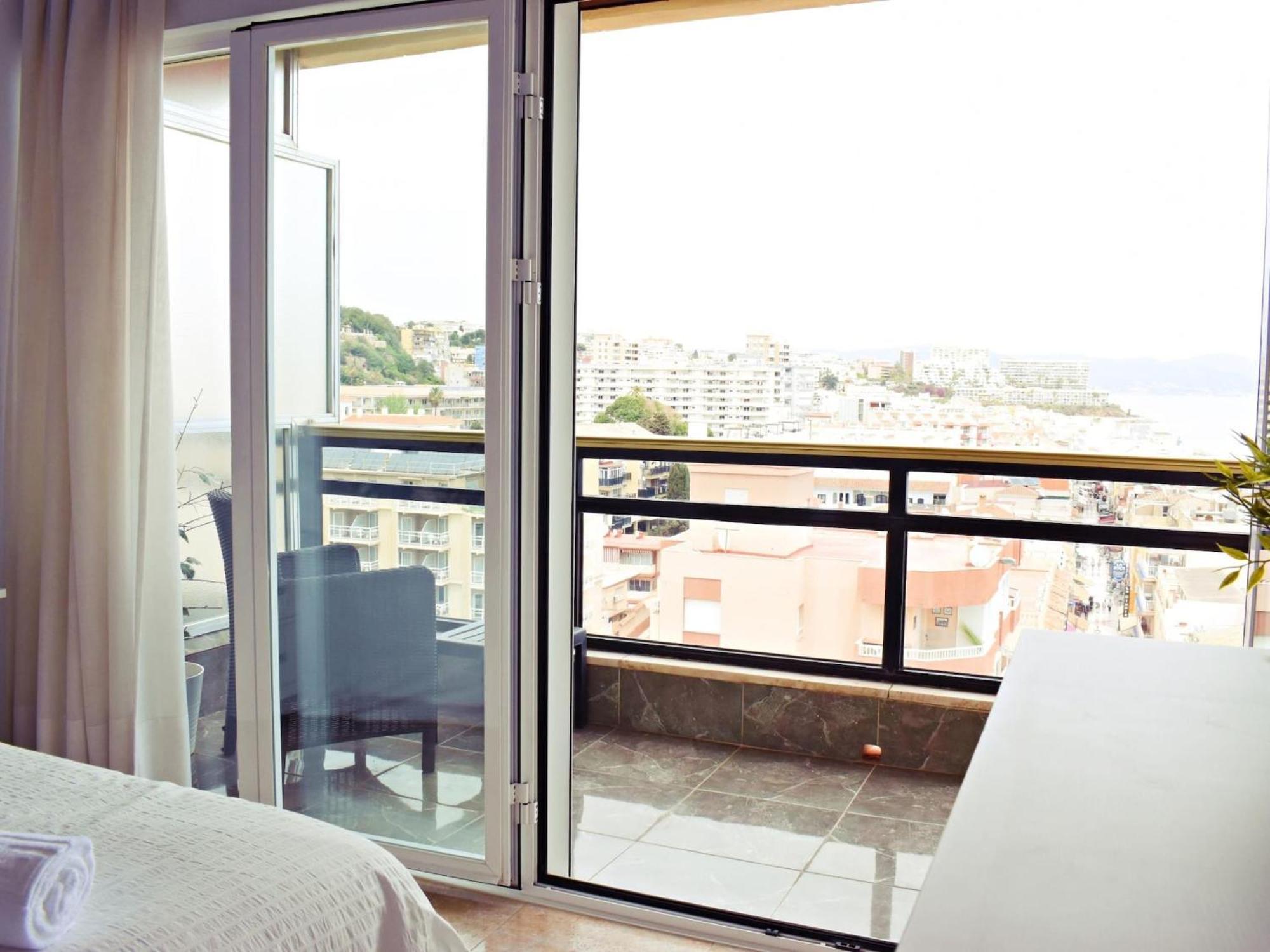 Luminoso Apartamento De 3 Dormitorios A Pie De Playa En Torremolinos Esterno foto